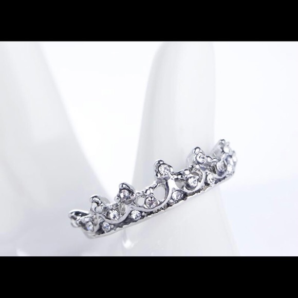 Crown Ring 💍 - Picture 1 of 2
